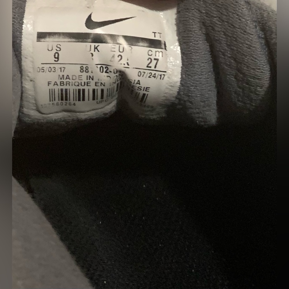 Nike - Picture 4 of 7